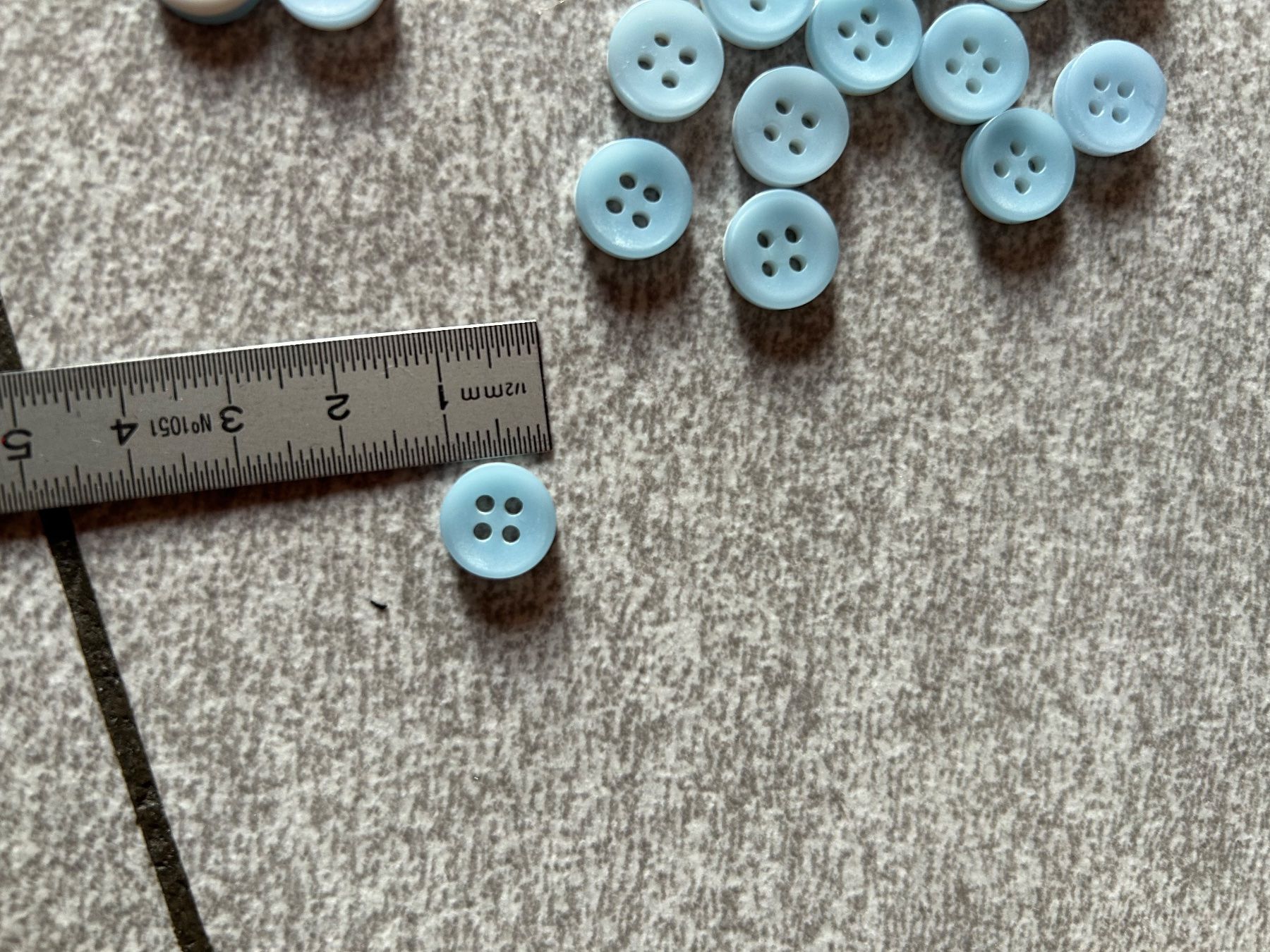 Bottoni: 45 stk. Knöpfe hellblau / boutons  Ø 11 mm – Nuovo (secondo la descrizione) da Arbedo venduto da nadia1973 2