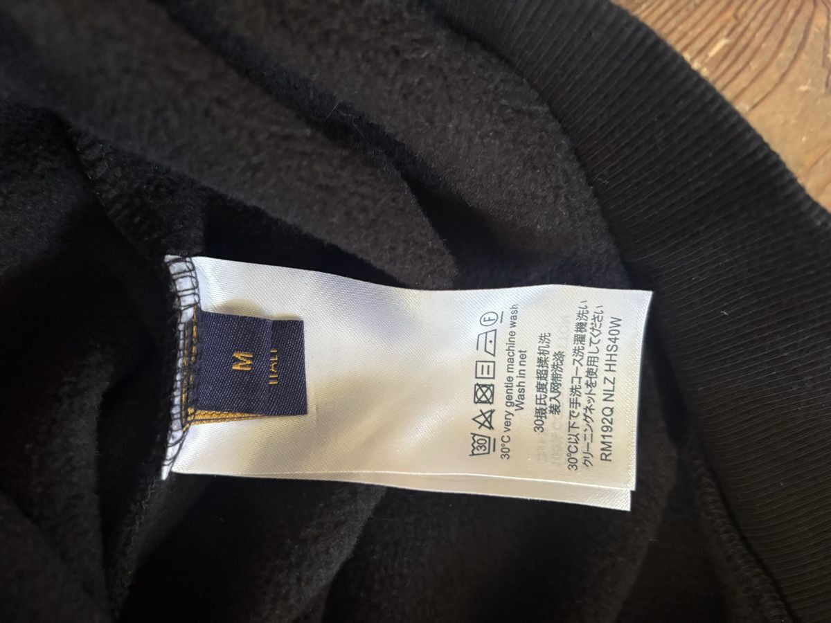 Louis Vuitton Pulls & Sweat-shirts: Louis Vuitton black size M – D'occasion à Celerina par jor_vhy8 2