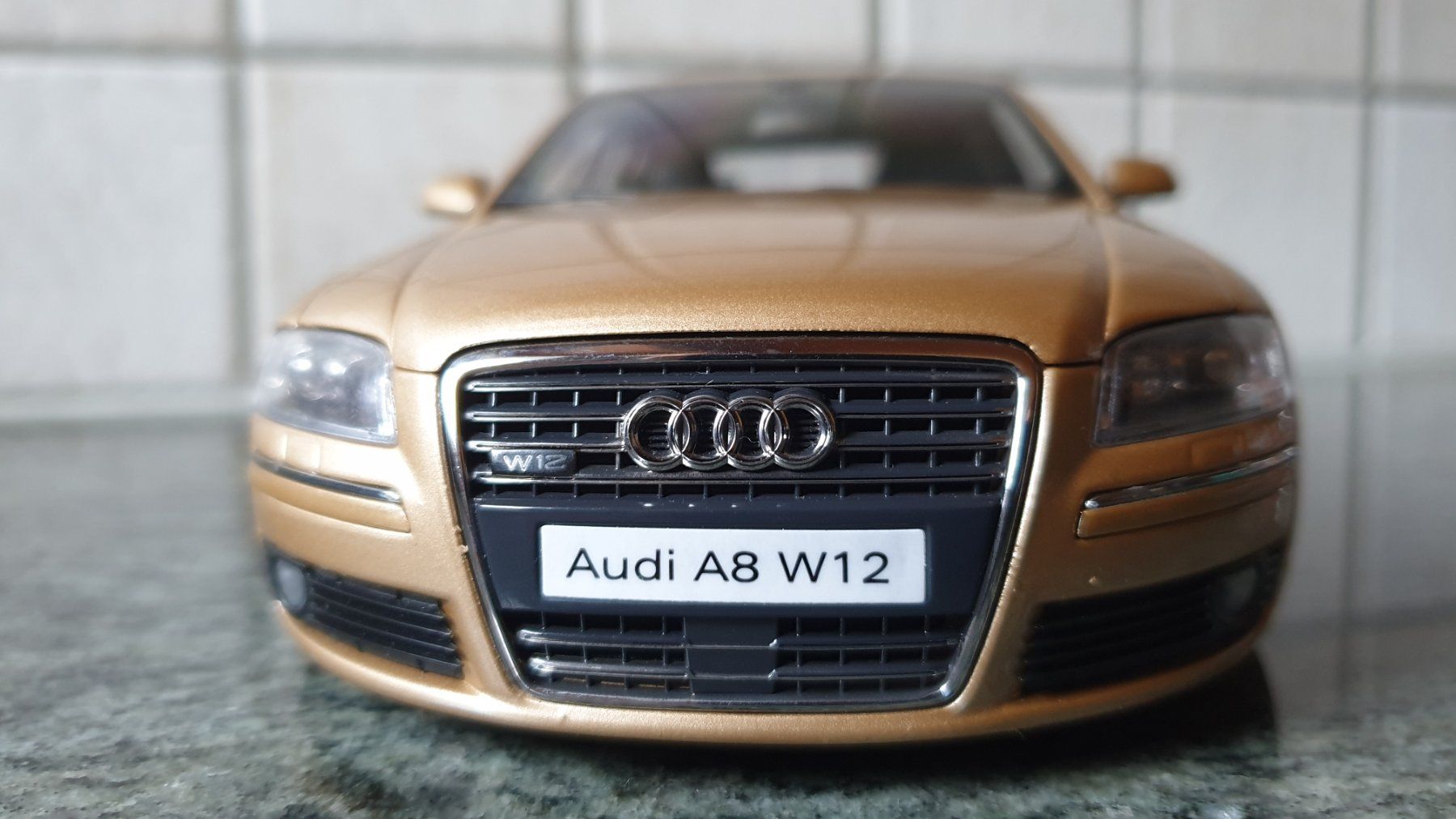 Audi Modellautos: AUDI A8 W12 / KYOSHO 1:18 TUNING – Neu und originalverpackt aus Wengi b. Büren von Ot1000 2