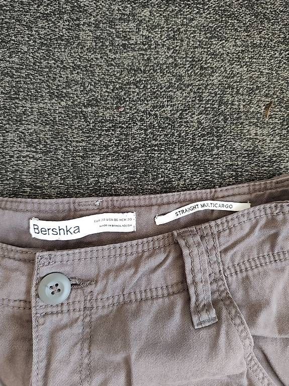 Pantaloni: Bershka Hose Multicargo gr 38 – Usato da Oberkulm venduto da FairTreasures 1