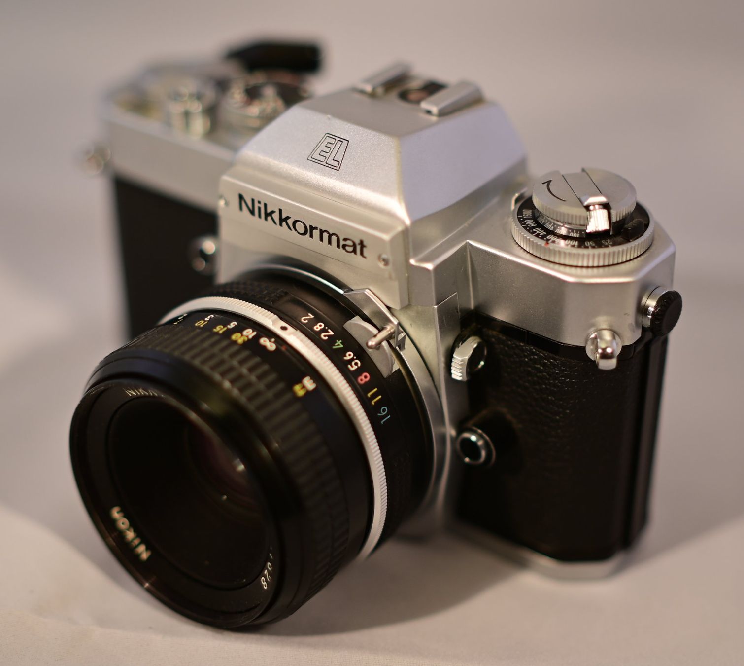 Nikon Kamera: Nikon Nikkormat EL mit 50mm Objektiv – Gebraucht aus Uster von Stoessda 1