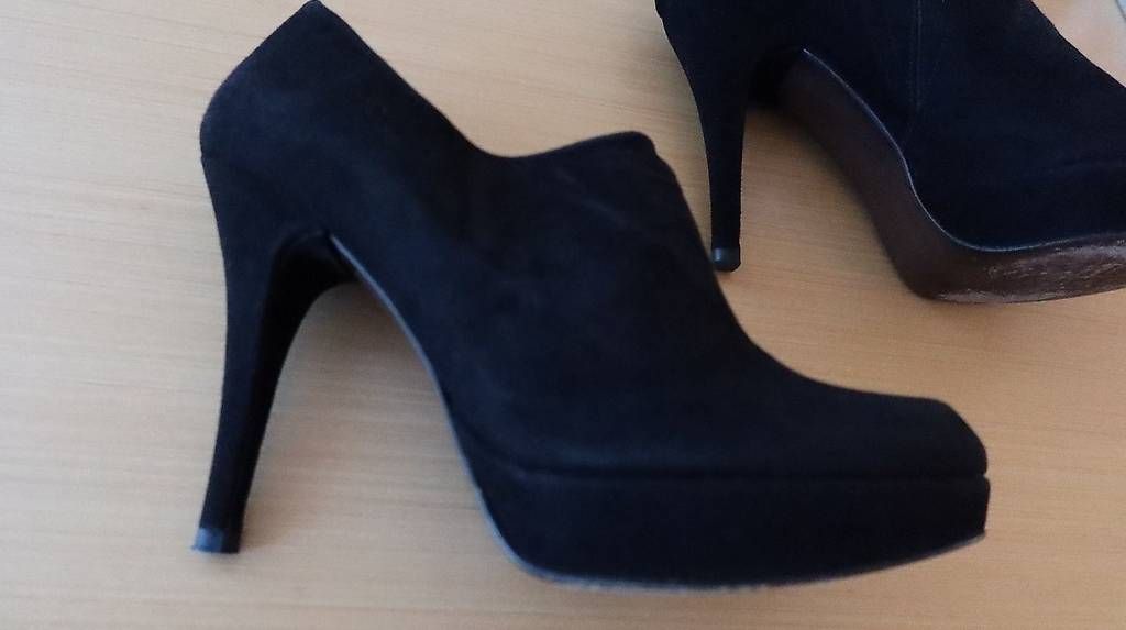 Stuart Weitzman Scarpe da donna: Ancleboot Stuart Weitzmann 37,5 schwarz Wildleder - Top – Usato da Langendorf venduto da winterjasmin 1
