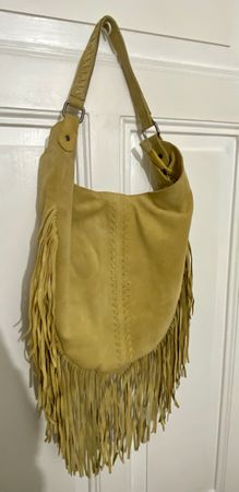 Wildledertasche in Vanillegelb mit Fransen