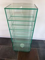 Drehbare Glasvitrine mit vielen Ablagen gebraucht