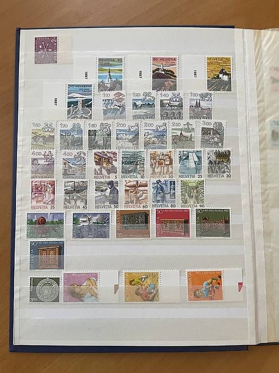 Tous les timbres: Album de timbres suisses  – D'occasion à Genève par Nico_27 2