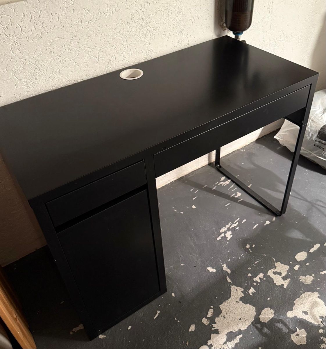 Bureaux: Schwarzer Tisch (105 x 50) – D'occasion à Riehen par loy_pkt5 1