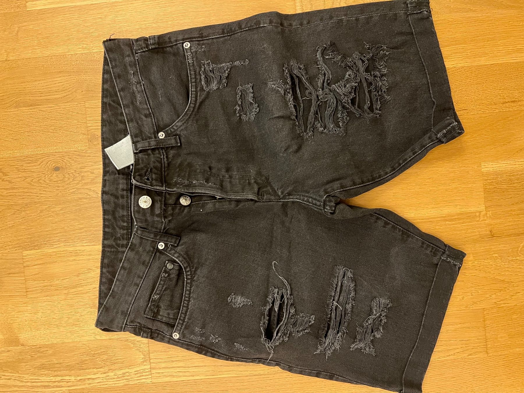 H&M Pantaloni: Schwarze Jeans-Shorts – Usato da Altendorf venduto da wqv_97