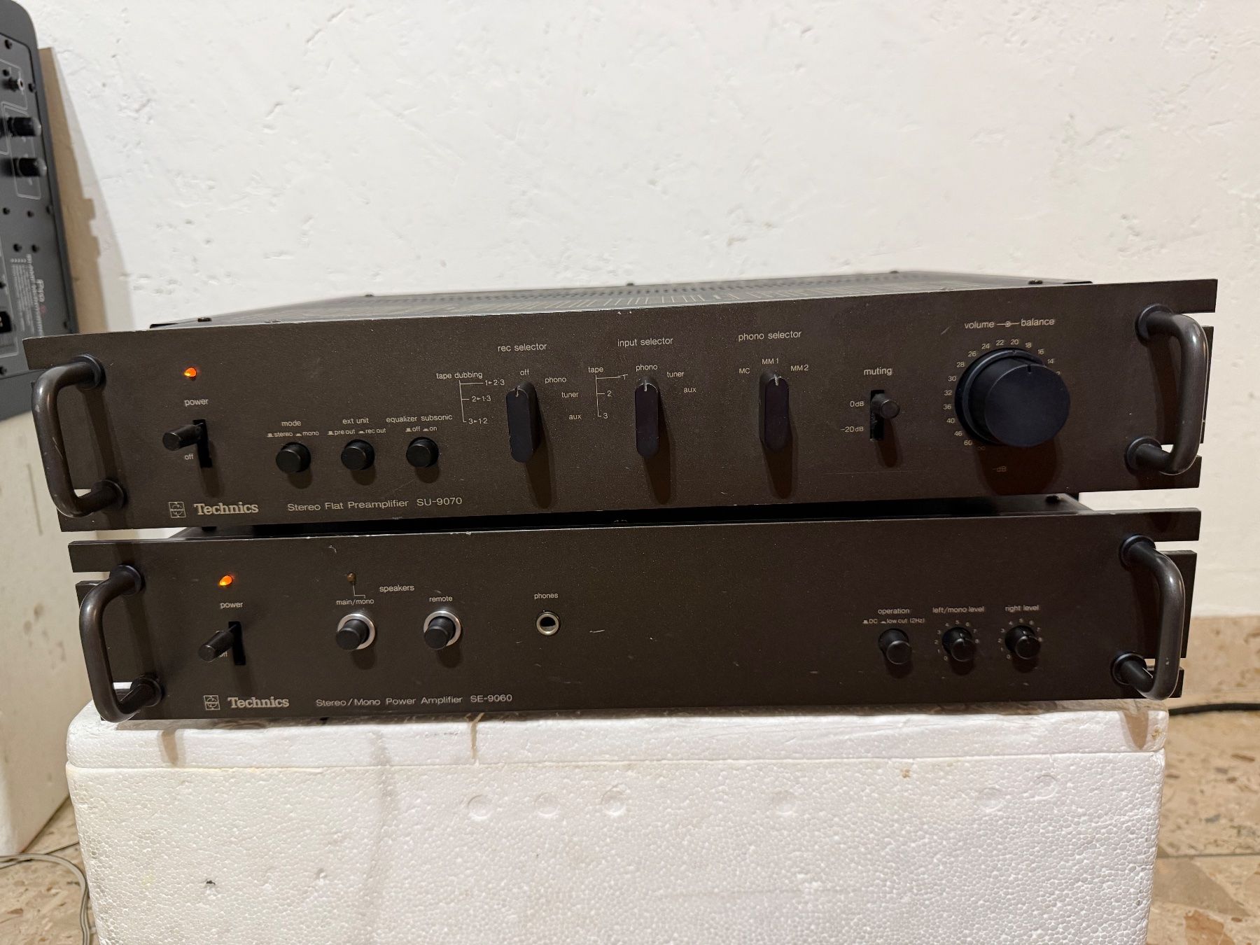 Technics Verstärker: Technics SU-9070 und SE-9060 – Gebraucht aus Plan-Les-Ouates von Shocc