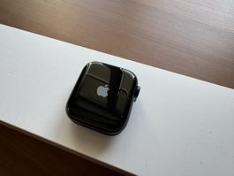 Apple Watch Series 5 GPS + Cellular, 44mm Aluminiumgehäuse