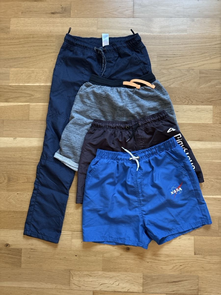 Lotti & Set di vestiti: Set leichte Sommer/Badehosen Junge Gr. 134 – Usato da Neuenegg venduto da recob
