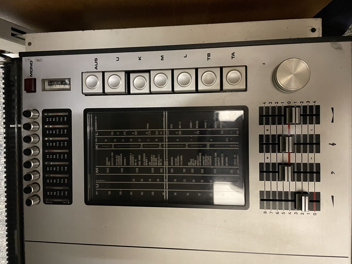 Grundig Radio: Grundig Center  – Usato da Oftringen venduto da Jradioman 6