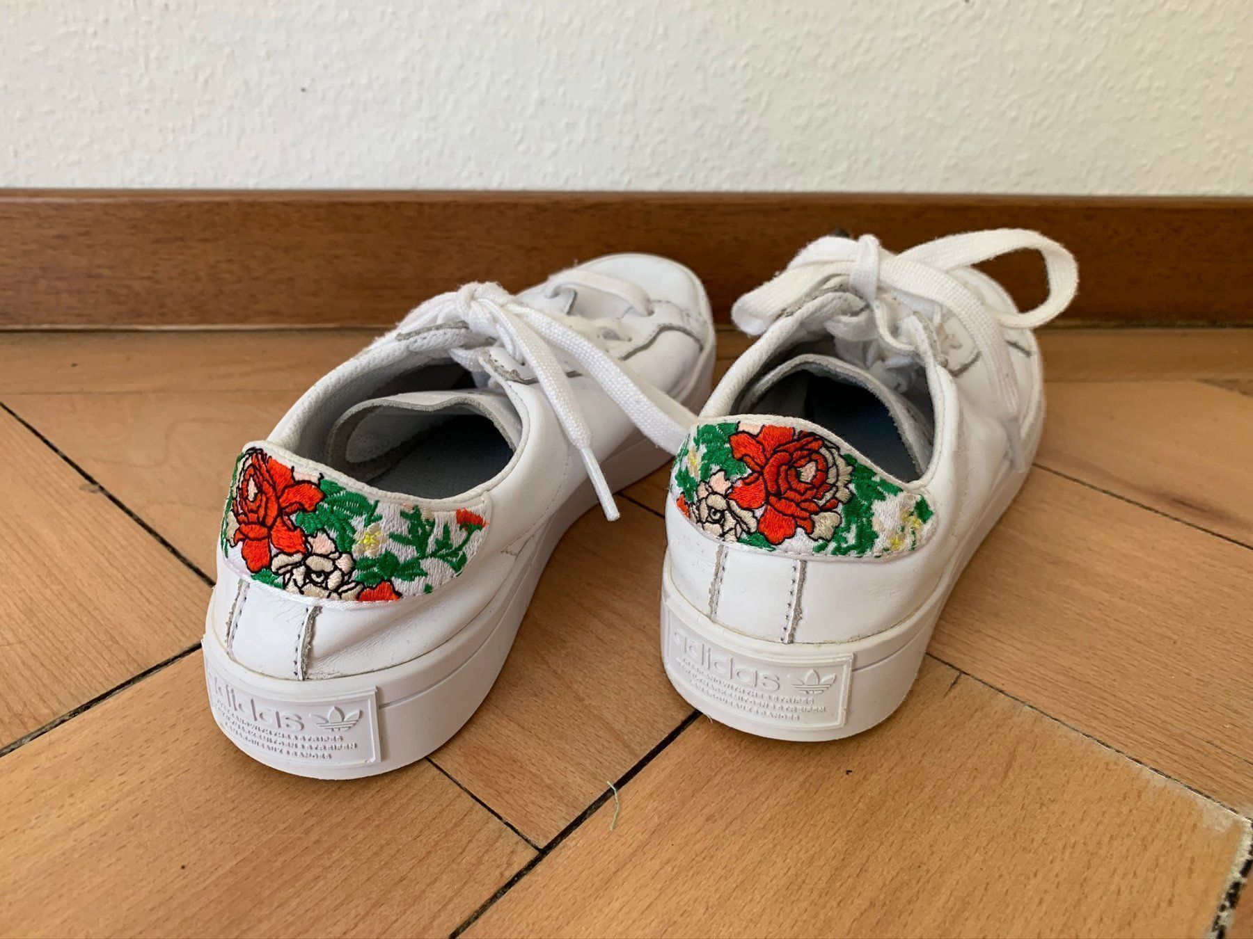 Adidas Chaussures femmes: ADIDAS - Sneaker weiss 36 – D'occasion à Zürich par Diazaio 1