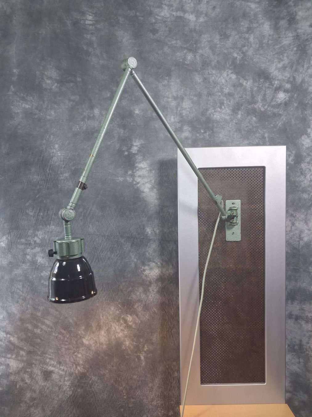 Luxo Lampade: Restaurierte alte Midgard Werkstatt Wandlampe – Usato da Winterthur venduto da lampenretter