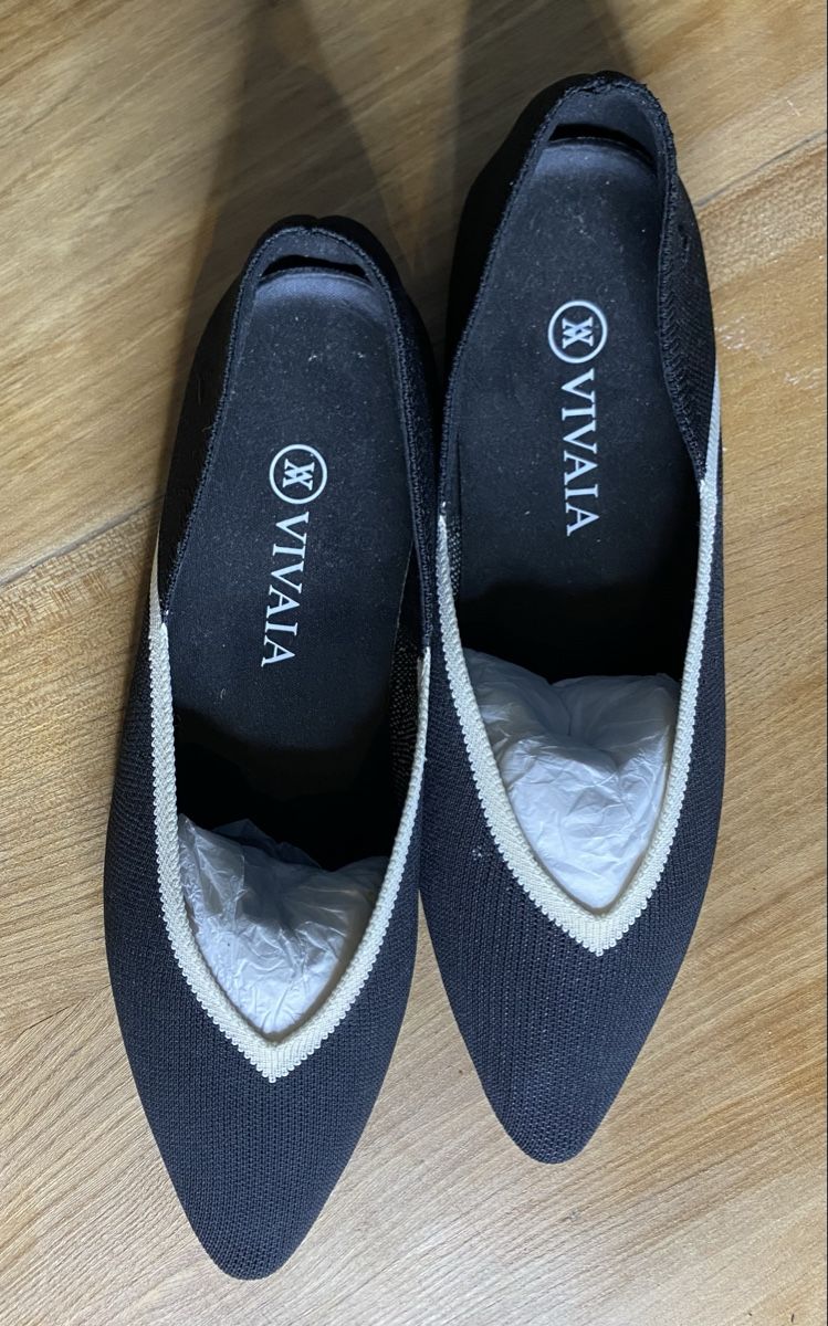 Vivaia Scarpe da donna: Vivaia Black Pointed-Toe Flats - Size 41 – Nuovo (secondo la descrizione) da Gurmels venduto da ste_8qb5 1