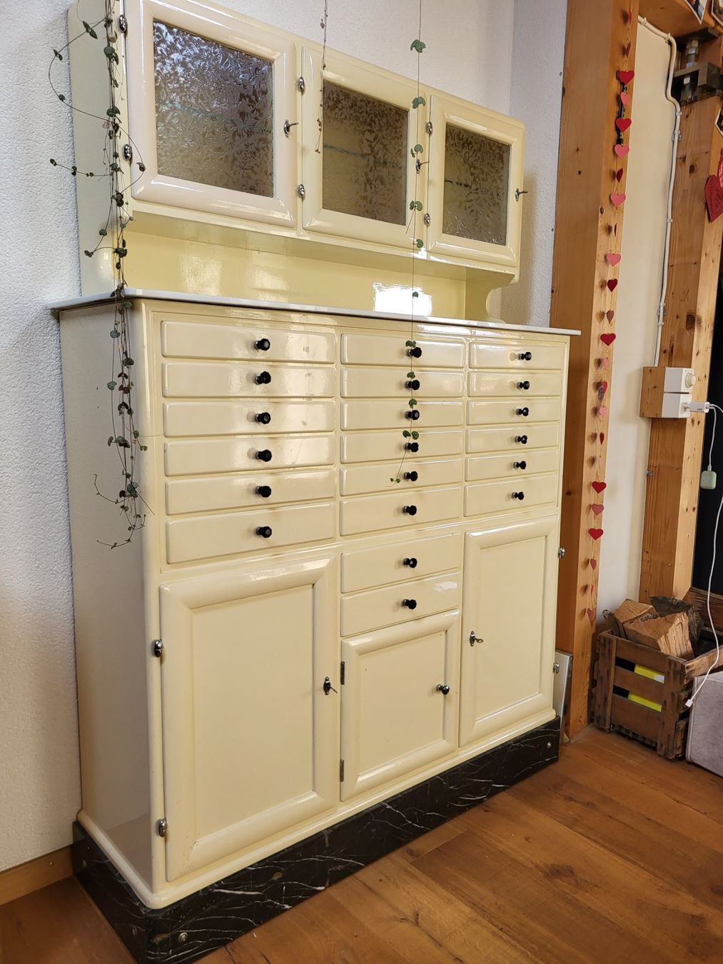Armadi: Antiker Zahnarztschrank – Usato da Seftigen venduto da Kluetermors 1