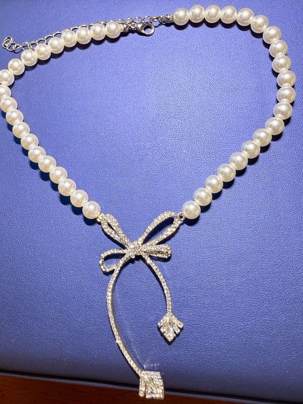 Catenine: Collier perles et noeud – Nuovo e nell'imballaggio originale da St-Maurice venduto da Sandrinette123 2