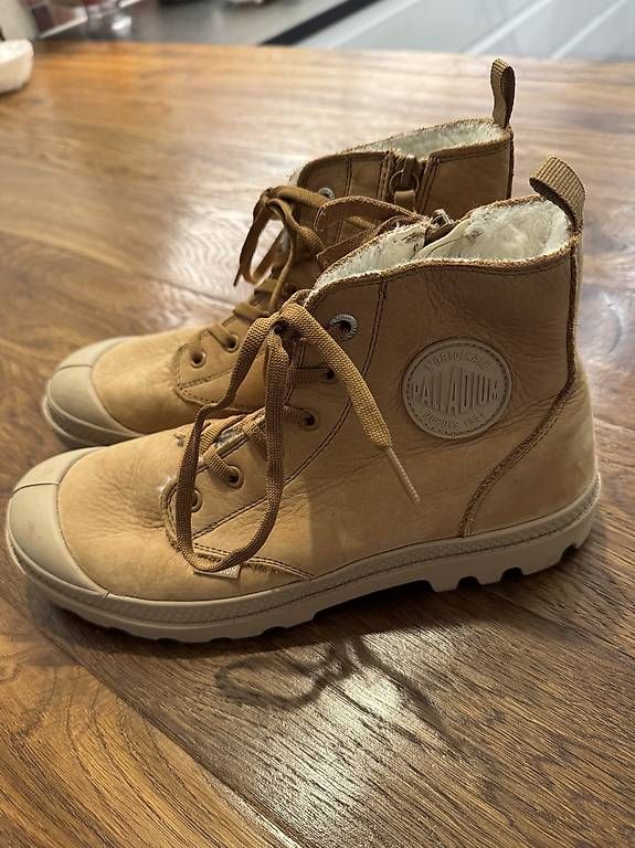 Scarpe da uomo: Chaussures Palladium - Taille 41 neuve  – Usato da Versoix venduto da Tamaze47