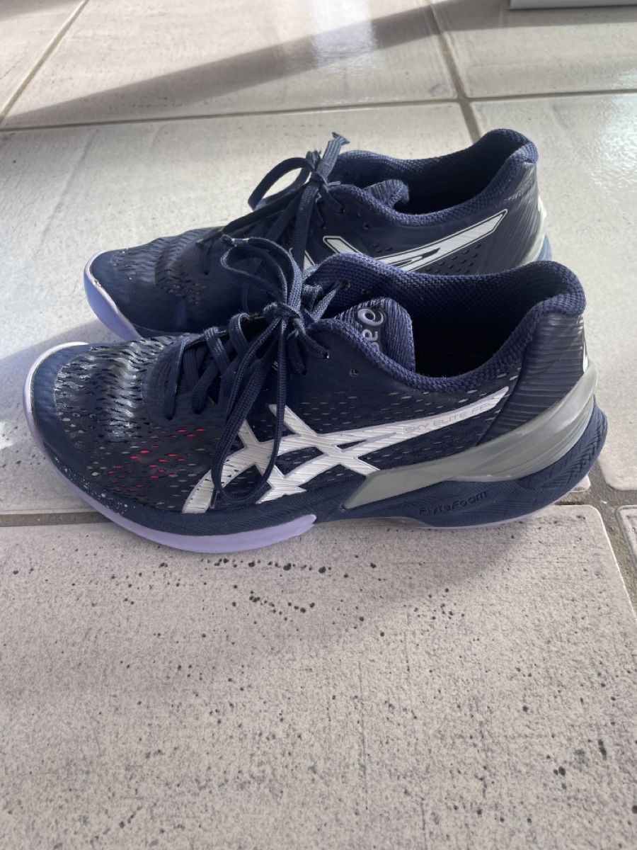 Asics Scarpe da uomo: asics Hallenturnschuh Grösse 37 – Usato da Langenthal venduto da littlegirls