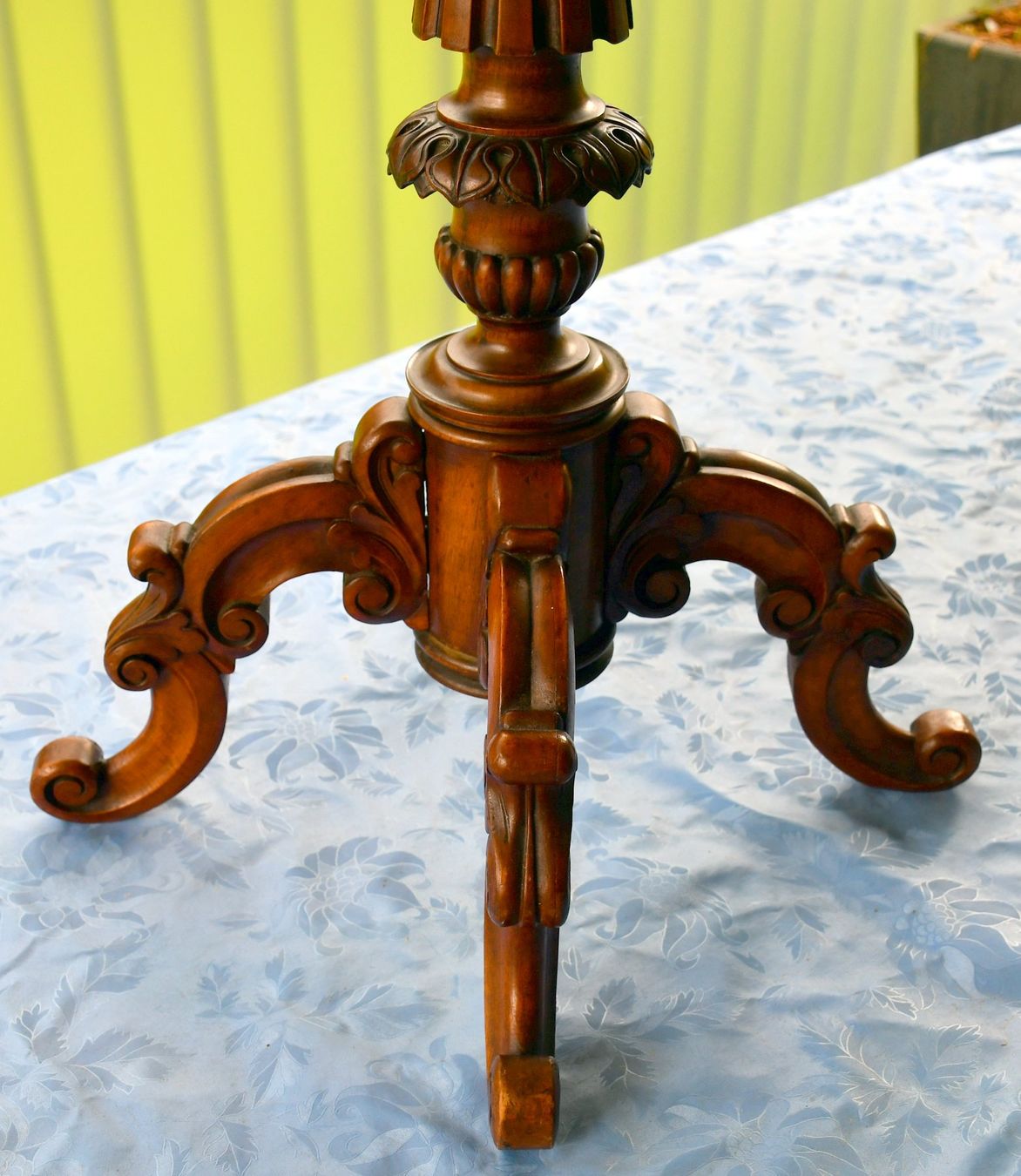 Tische: Antike Beistelltisch 72 cm – Gebraucht aus Rotkreuz von salsanera 3