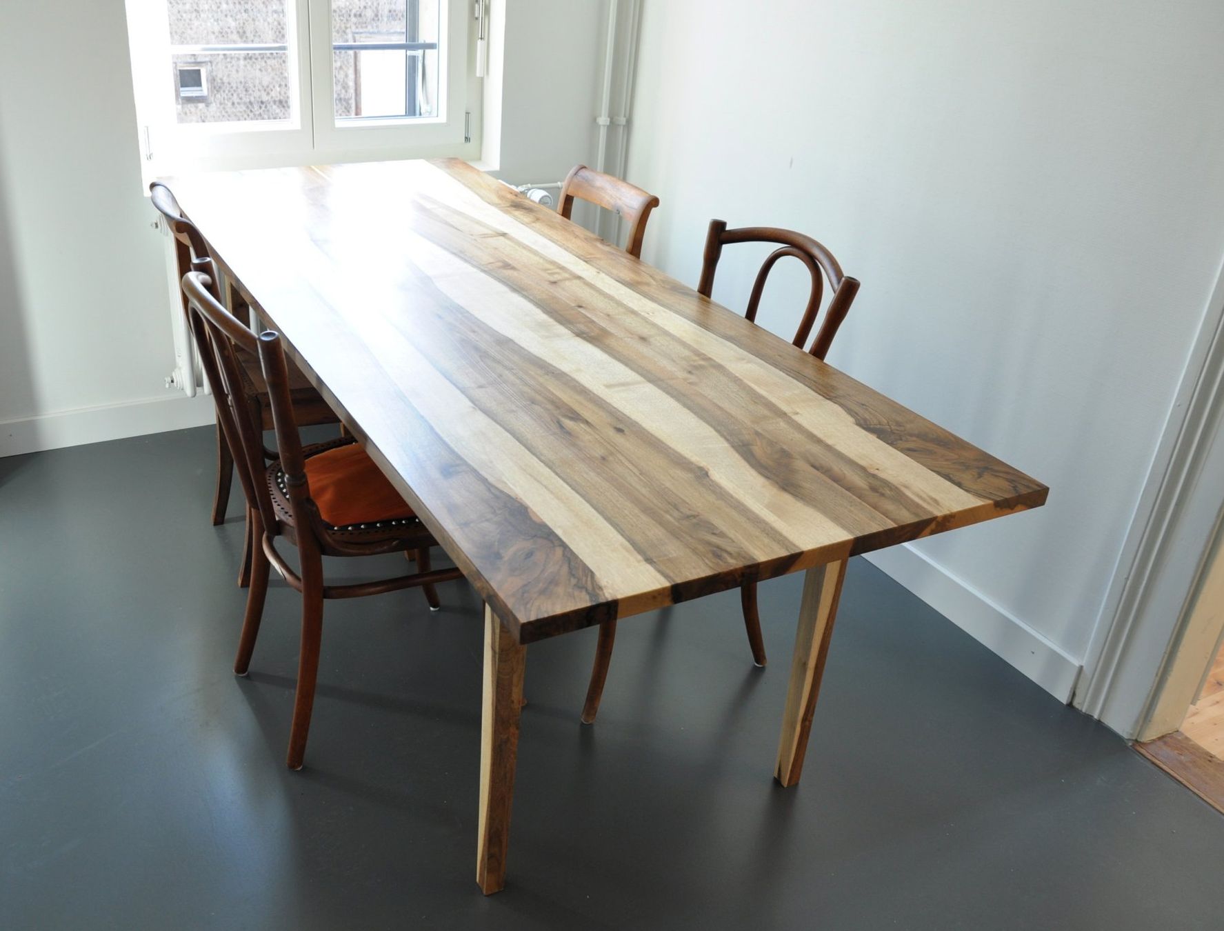 Tables: Nussbaumtisch aus Massivholz – D'occasion à Bern par borcky 2