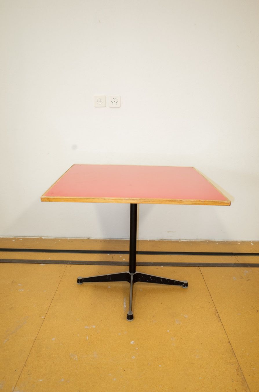 Eames Tables: Eames-Contract-Tisch – D'occasion à Basel par GEMEINE_BRENNESSEL 1