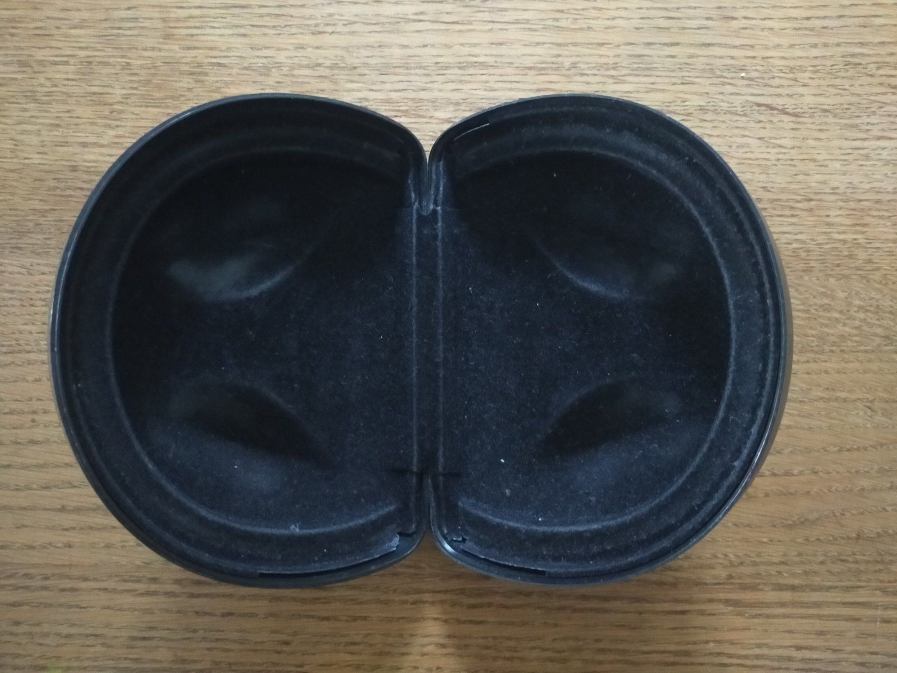 Bowers & Wilkins Cuffie: Original Bowers & Wilkins Kopfhörer Case – Usato da Vallamand venduto da sugoi3012 1