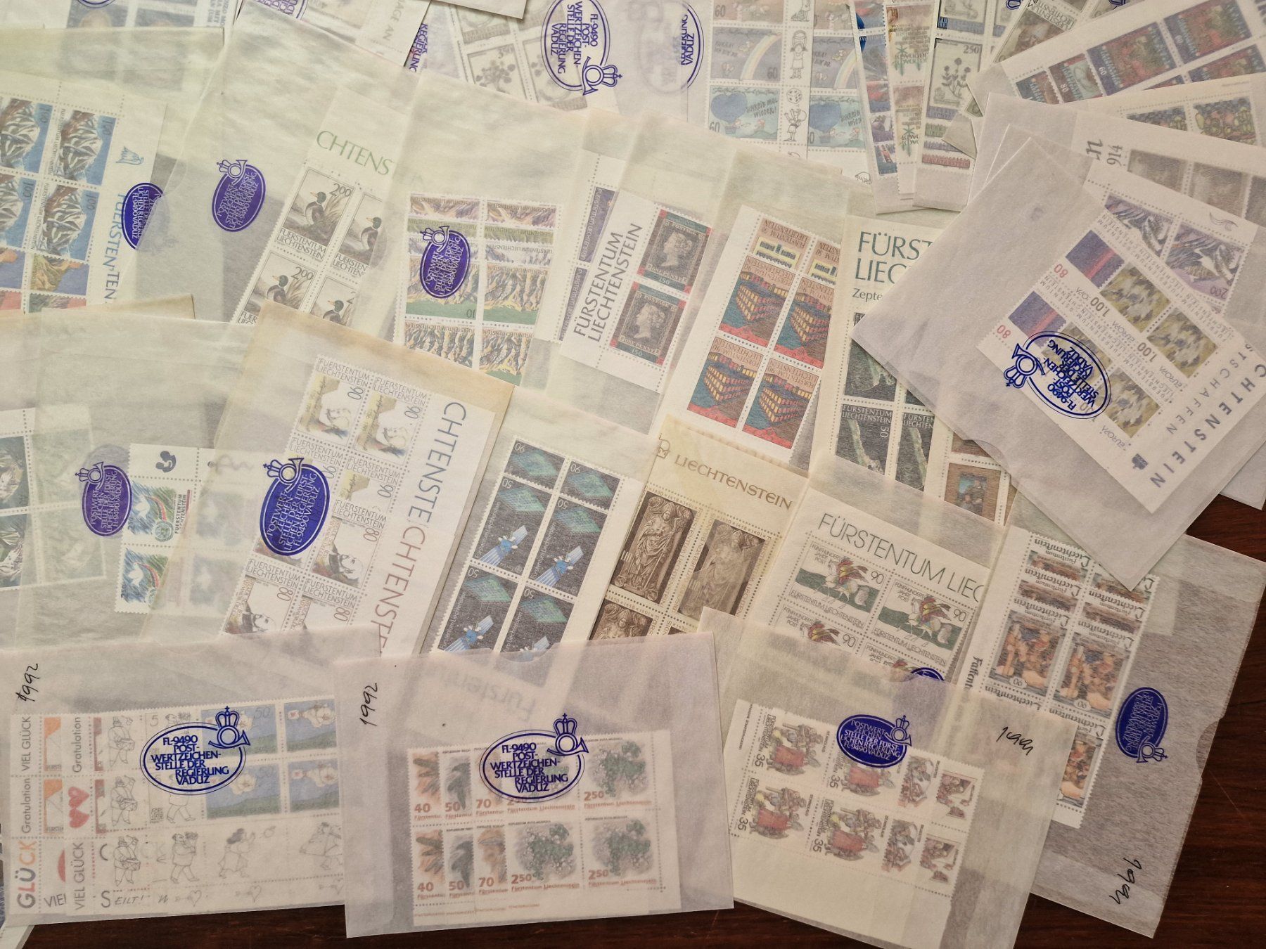 Tutti i francobolli: FL 1990-98 NEU **4-er Blocks mit Tabs & Einzel aus ABO – Nuovo e nell'imballaggio originale da Aesch LU venduto da briefmarken.uray 4