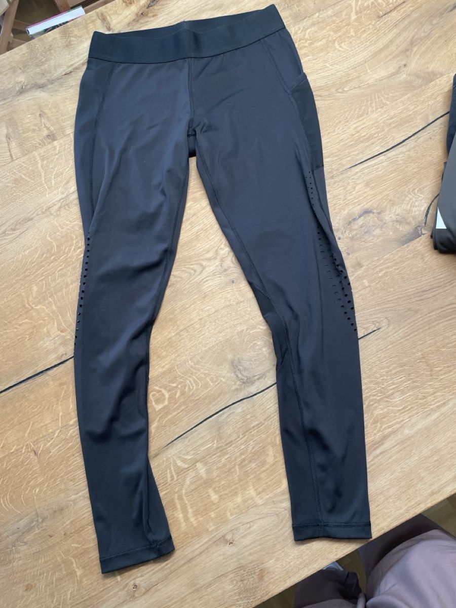 Adidas Leggings: Adidas Sportleggins – Usato da Thun venduto da nie_8v9b 1