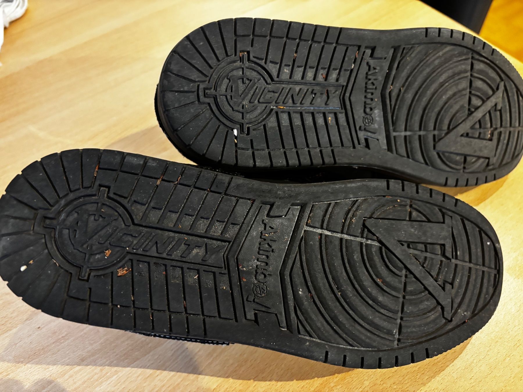 Scarpe da uomo: Vicinity Akimbo Lows, Phantom Black/Dark Grey, EU 45 – Usato da Thun venduto da Nortshore0 3
