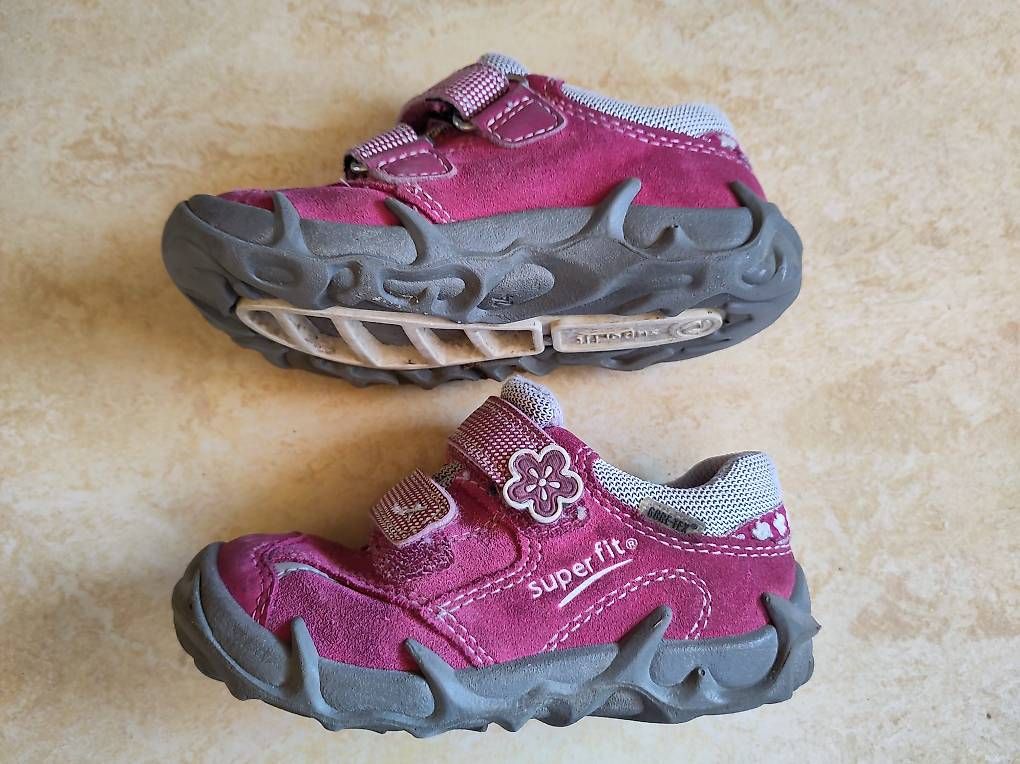 Scarpe per ragazze: Schuhe Superfit Grösse 24 – Usato da Igis venduto da Ricema 1
