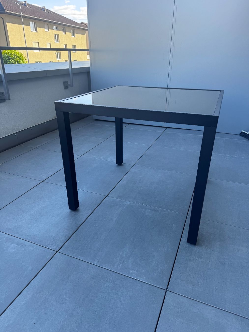 Tavoli: Balkon Tisch Aluminium mit schwarzem Glas – Nuovo (secondo la descrizione) da Schmerikon venduto da Adrianka55 1