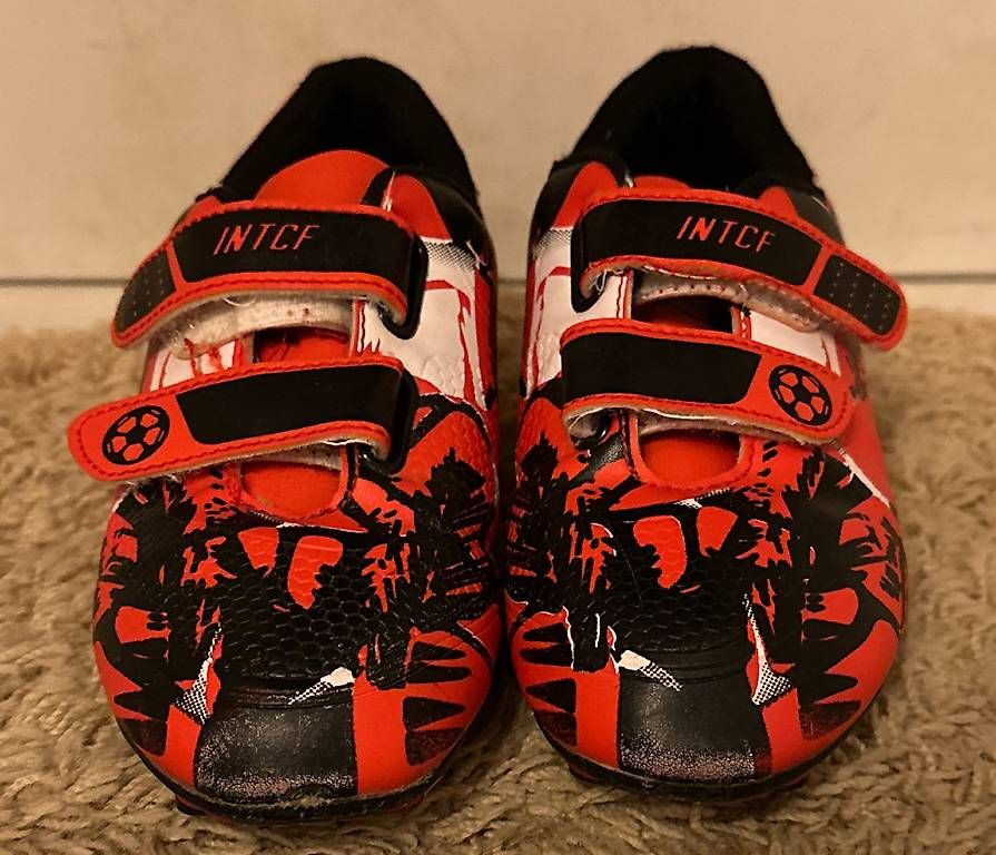 Chaussures garçon: Fußballschuhe mit Klettverschluss 31 – D'occasion à Fehren par Flugzeug1177