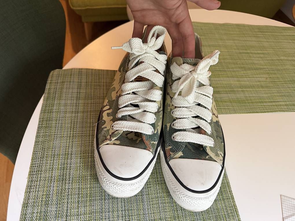 Chaussures hommes: Converse Chuck Taylor Throwback Low Camouflage – D'occasion à Zürich par luc_55wb 1