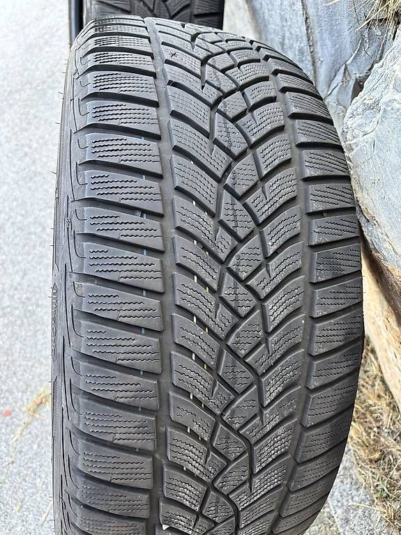 Pneus & Roues: 2 pneus hiver GoodYear 255 45 20 – D'occasion à Flanthey par rs4_78 1