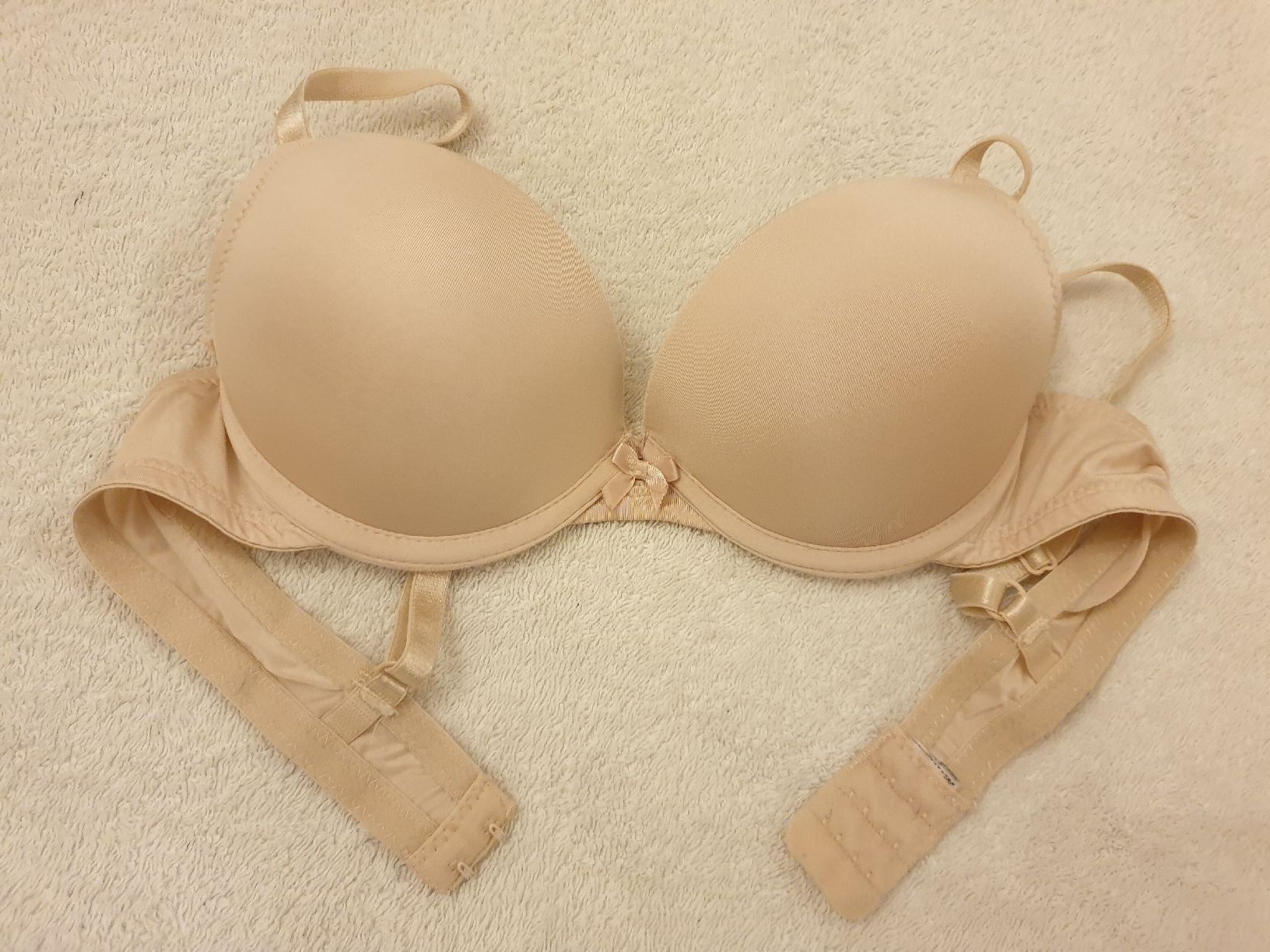 Sonstige Unterwäsche: Soutien-gorge 70A. beige, excellent état – Gebraucht aus Neuchâtel von Verenas12