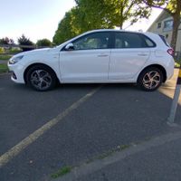 Hyundai i30 160PS Hybrid Automat 1.5 Neuwertig 8 Fach
