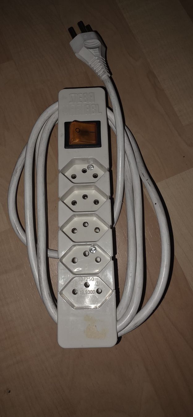 Spine: Steger RBL Multi-Sockel mit Schalter. – Usato da Allschwil venduto da Ntt01