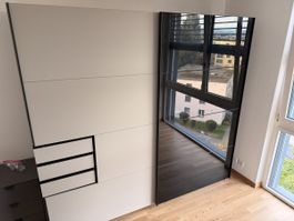Schwebetürenschrank/ Kleiderschrank
