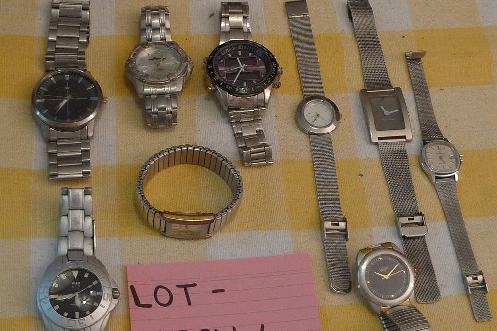 Orologi: LOT-UHREN 6. – Difettoso da Bern venduto da bn1640 1