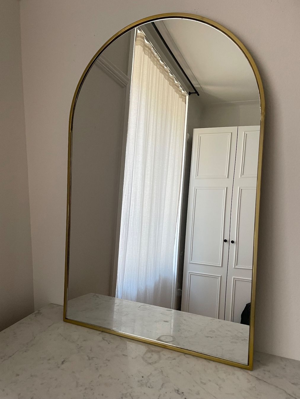 Maisons du monde Specchi: Grosser Goldiger Bogen Spiegel – Usato da Olten venduto da woofbee