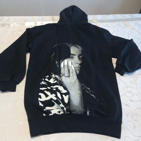 schwarzer Billie Eilish Pullover Gr XS von H&M
