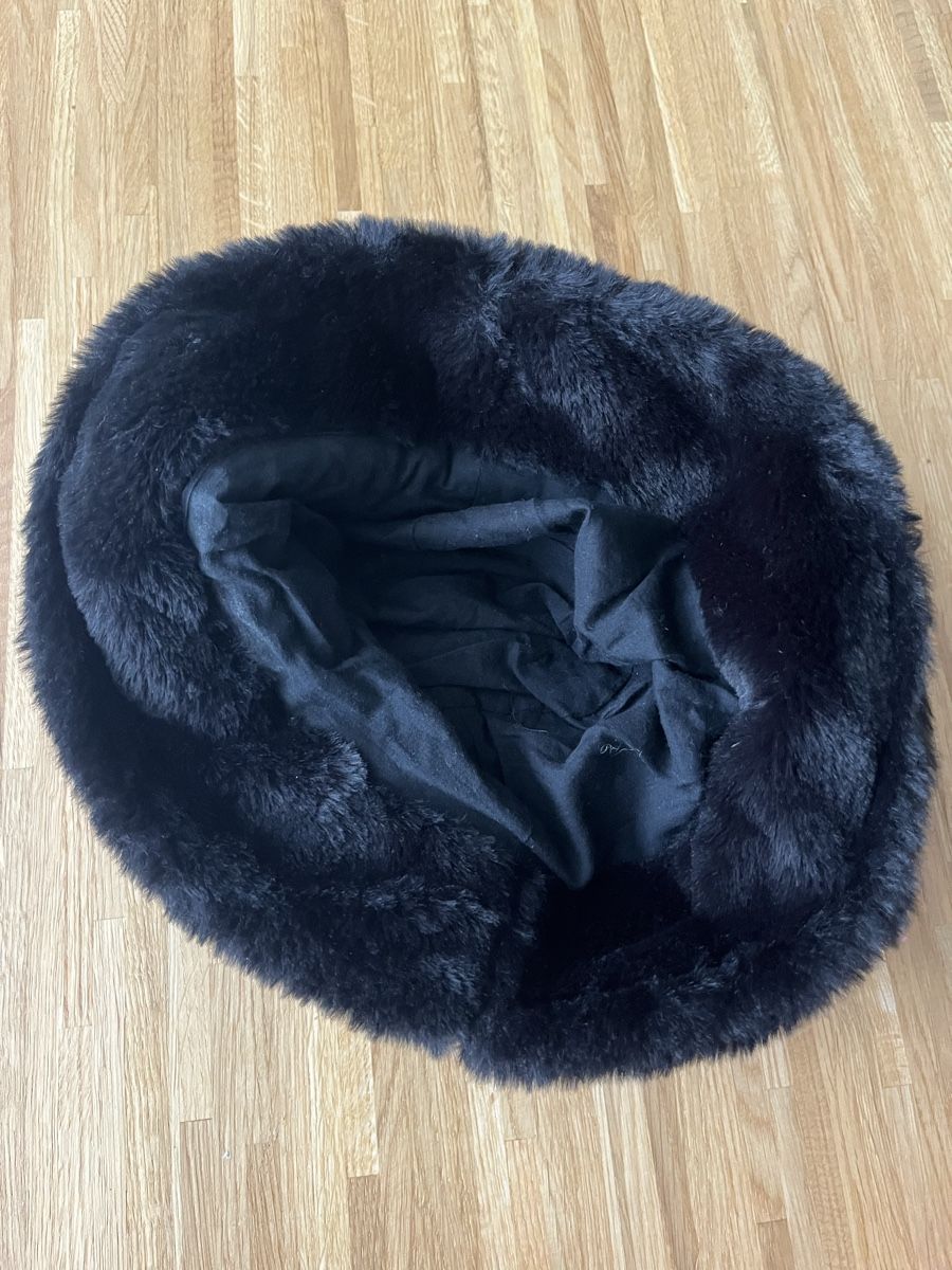 Copricapi, berretti & cappellini: Schwarzer Faux Fur Bucket Hat – Usato da Meierskappel venduto da Mial_2 2