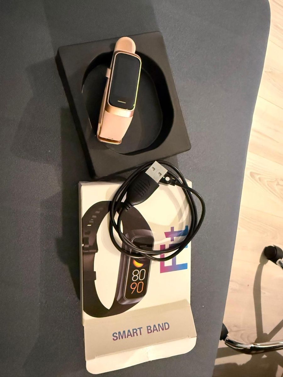 Smartwatch: Smart Band roségold mit Ladekabel  – Usato da Kaltbrunn venduto da padde 1