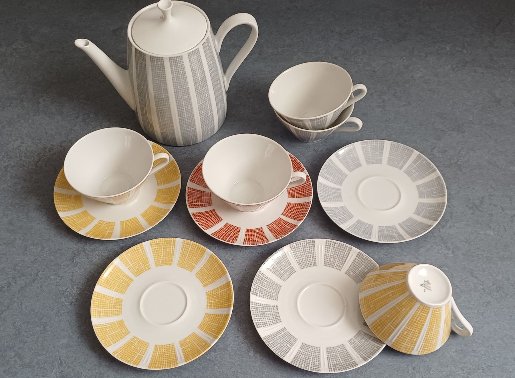 Set di piatti: Kaffeetassen m. Unterteller u. Krug – Usato da Entlebuch venduto da Waldschratt65 1
