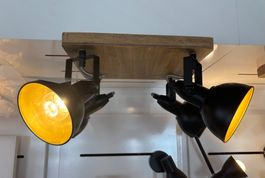 Deckenspot, schwenkbar, Holzbasis, Schwarz-Gold