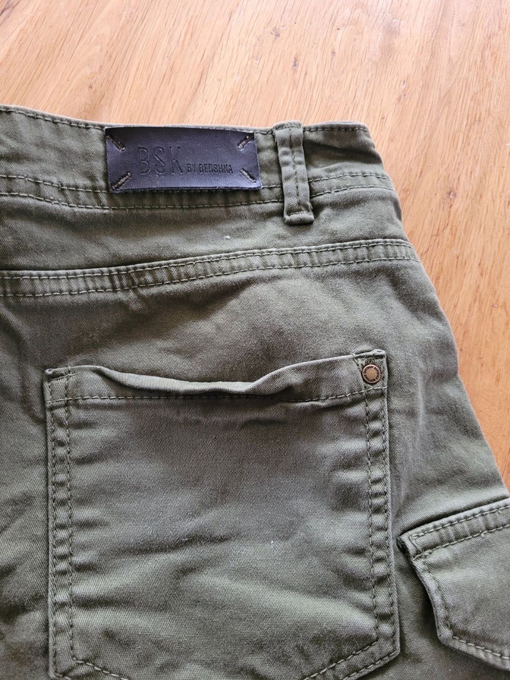 Bershka Pantaloni: 34 - Grösse, Shorts von BERSHKA – Usato da Nottwil venduto da echtMOMO 6