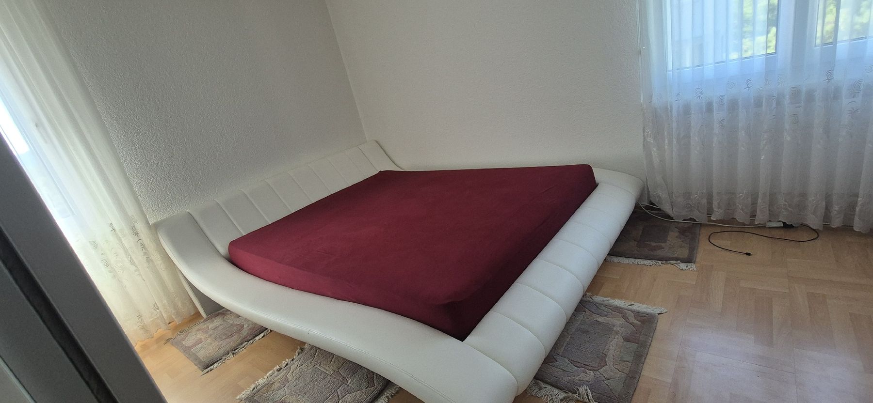 Betten: Bett aus Kunstleder Weiss 160x200cm – Gebraucht aus Zürich von mar_7fc6 1