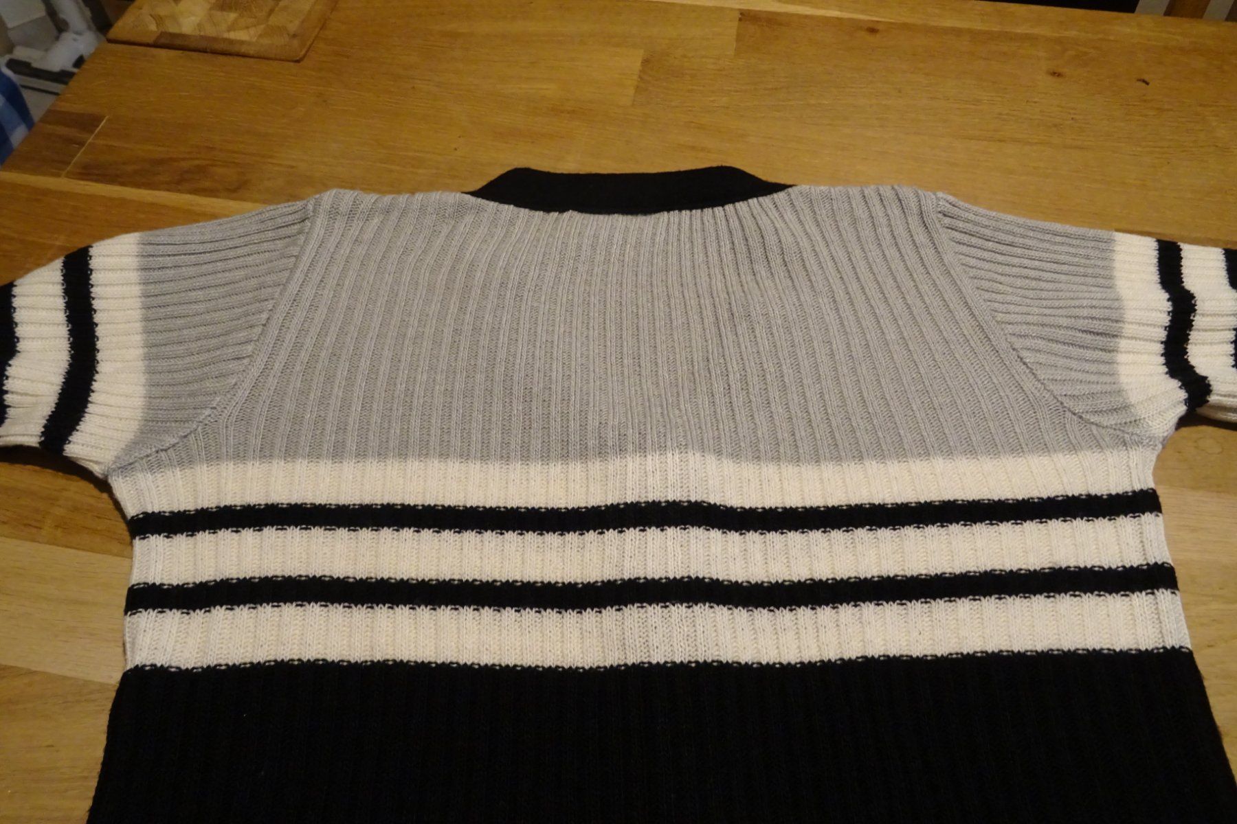 Pullover & Sweatshirts: Strickjacke Gr. M – Gebraucht aus Urtenen-Schönbühl von Lari1 2
