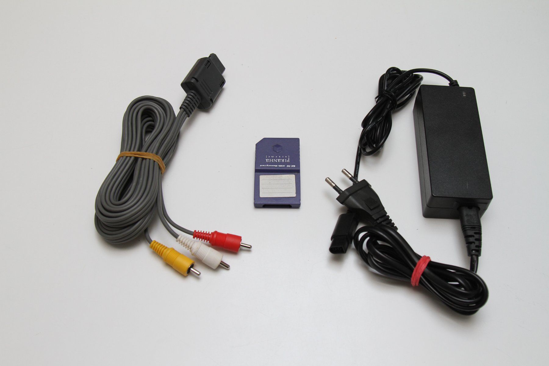 Nintendo Console: Nintendo Gamecube mit zwei Spielen – Usato da Basel venduto da camelot99 4