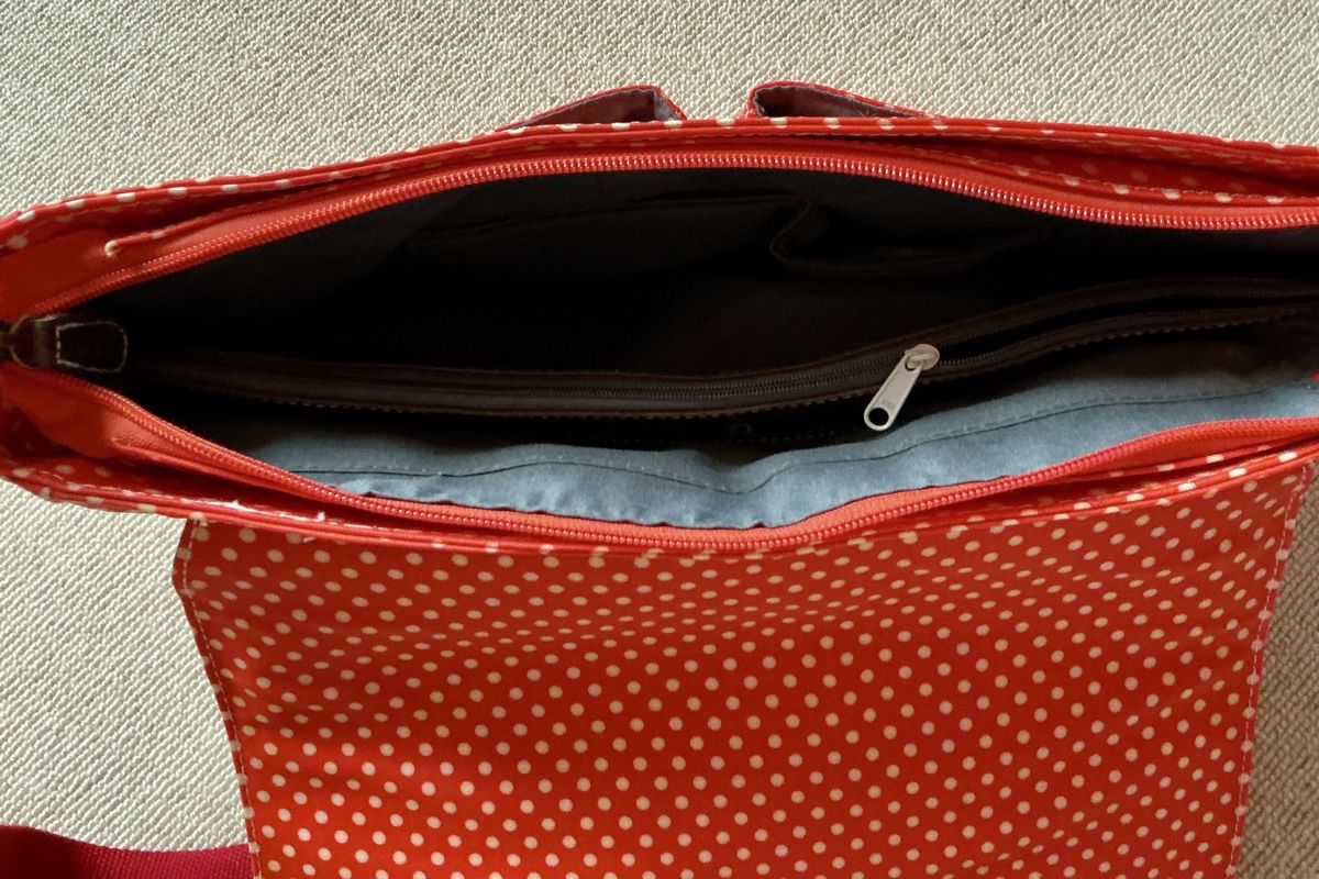 Altro in  Abbigliamento & Accessori: Schultertasche von Tulip – Usato da Büsserach venduto da Rosalie.1 3